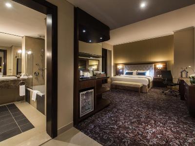 Готель Golden Ocean 3*